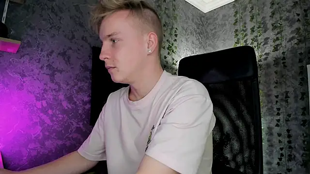 Snapshot of AlexxSweet chatting on November 1, 2025, 6:59 am AlexxSweet online show from November 1, 2025, 6:59 am