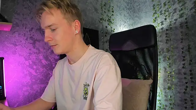 Snapshot of AlexxSweet chatting on November 30, 2025, 7:01 am AlexxSweet online show from November 30, 2025, 7:01 am