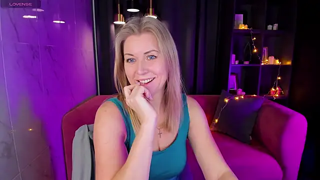 Snapshot of Annie_Light chatting on December 27, 2024, 9:06 am Annie Light online show from December 27, 2024, 9:06 am