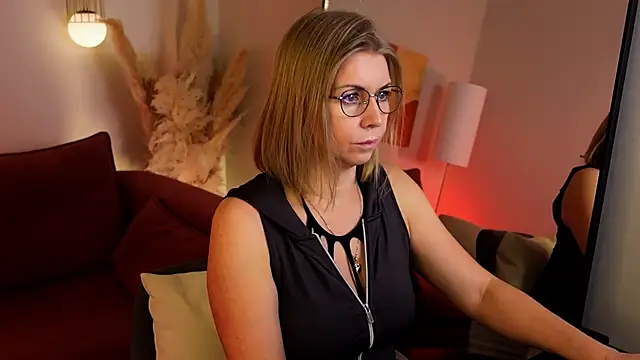 Annie Light online show from February 9, 2026, 6:39 am