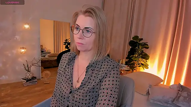 Annie Light online show from April 3, 2026, 6:55 am