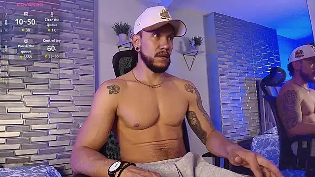 ARON TAYLER01 online show from April 14, 2026, 10:32 am