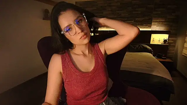 Snapshot of alicewilloww chatting on June 4, 2026, 12:05 am alicewilloww online show from June 4, 2026, 12:05 am