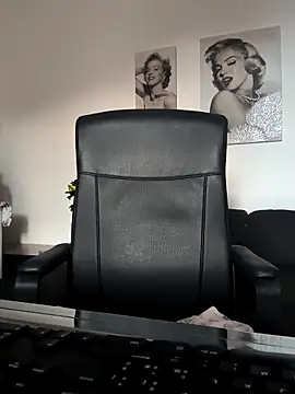 Snapshot of Ladykaos chatting on September 27, 2025, 3:39 pm Ladykaos online show from September 27, 2025, 3:39 pm