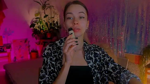 poli   online show from January 19, 2025, 9:02 pm