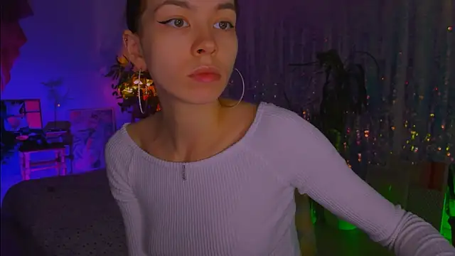 poli   online show from December 21, 2025, 4:36 pm