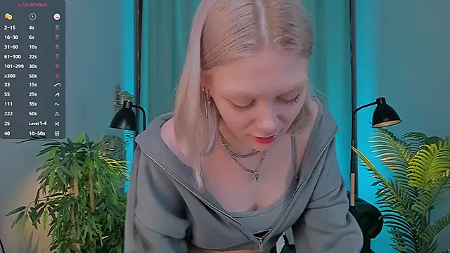 Snapshot of _Rude_Girl_ chatting on February 16, 2025, 5:37 pm Rude Girl online show from February 16, 2025, 5:37 pm