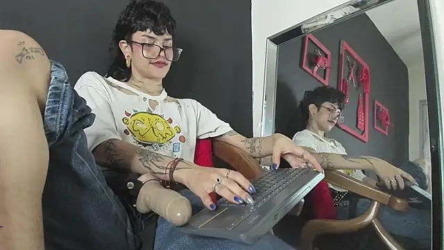 Snapshot of trinitty chatting on December 3, 2024, 4:28 pm trinitty online show from December 3, 2024, 4:28 pm