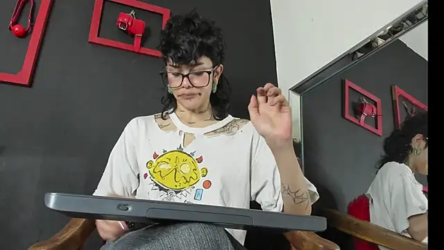 Snapshot of trinitty chatting on December 17, 2024, 7:26 pm trinitty online show from December 17, 2024, 7:26 pm