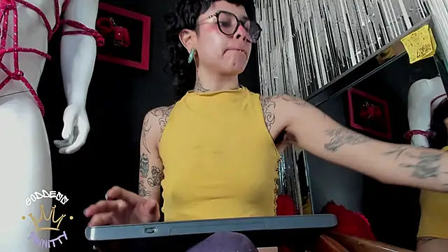 Snapshot of trinitty chatting on September 12, 2025, 1:44 pm trinitty online show from September 12, 2025, 1:44 pm