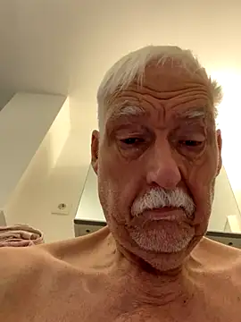 Steffibi1954 online show from December 18, 2025, 4:40 am