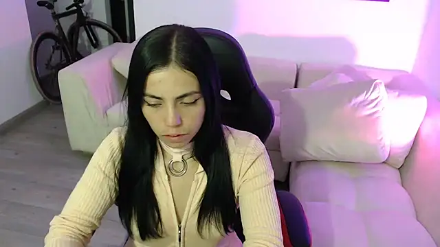 i am nina  online show from January 13, 2025, 2:28 am