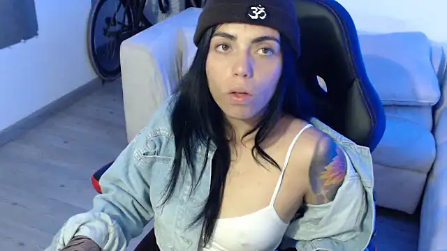 i am nina  online show from January 27, 2025, 2:20 am