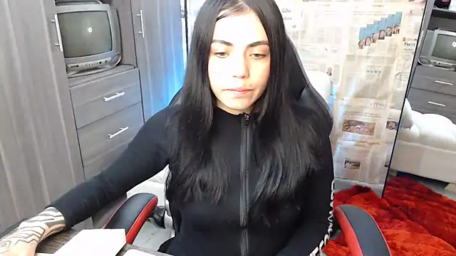 i am nina  online show from September 10, 2025, 3:39 am