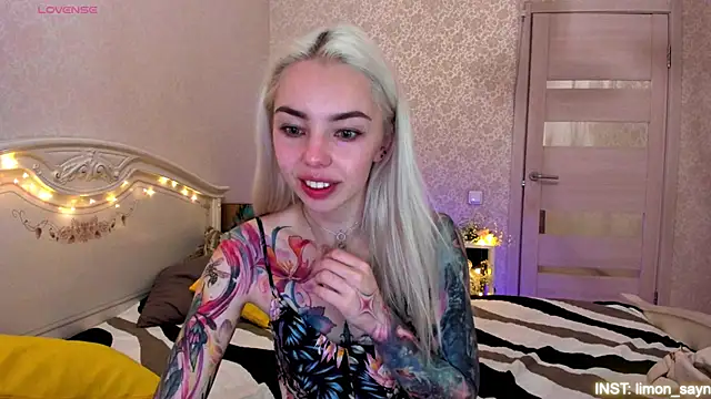LillyMoure  online show from June 29, 2026, 4:08 am