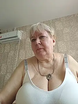 EffectFiona online show from March 29, 2026, 4:23 am