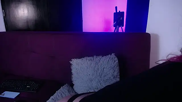 Snapshot of Miss_Loise chatting on December 29, 2024, 12:45 pm Miss Loise online show from December 29, 2024, 12:45 pm