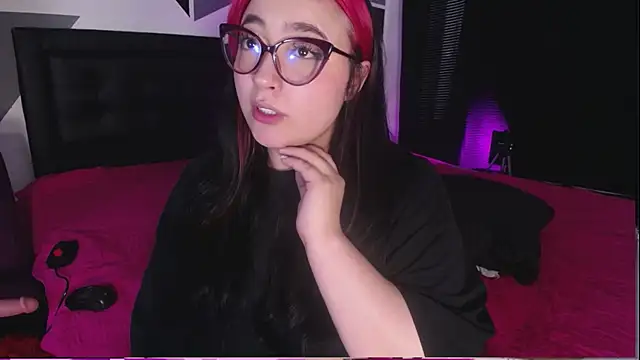 Snapshot of Miss_Loise chatting on February 13, 2025, 7:21 pm Miss Loise online show from February 13, 2025, 7:21 pm