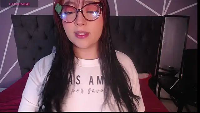 Snapshot of Miss_Loise chatting on February 20, 2025, 11:20 am Miss Loise online show from February 20, 2025, 11:20 am