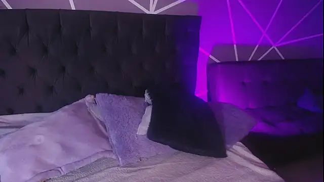 Snapshot of Miss_Loise chatting on March 11, 2025, 1:01 pm Miss Loise online show from March 11, 2025, 1:01 pm