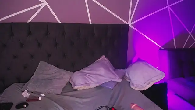 Snapshot of Miss_Loise chatting on March 18, 2025, 6:59 pm Miss Loise online show from March 18, 2025, 6:59 pm