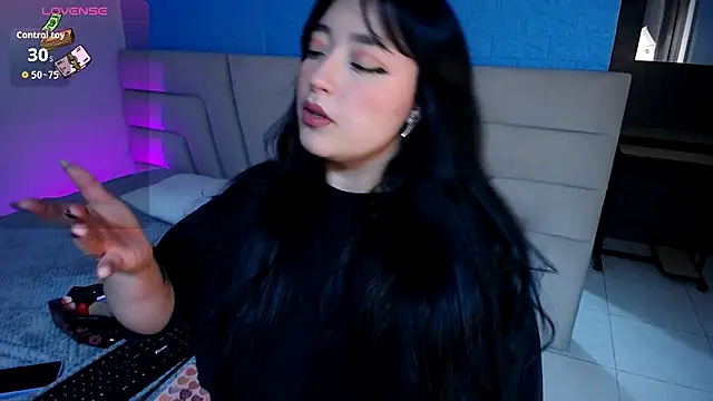 Snapshot of Miss_Loise chatting on September 25, 2025, 4:38 am Miss Loise online show from September 25, 2025, 4:38 am