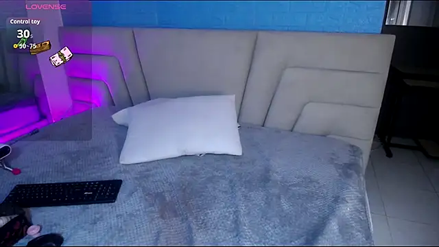 Snapshot of Miss_Loise chatting on October 3, 2025, 4:09 am Miss Loise online show from October 3, 2025, 4:09 am