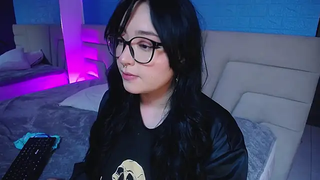 Snapshot of Miss_Loise chatting on October 13, 2025, 1:27 am Miss Loise online show from October 13, 2025, 1:27 am