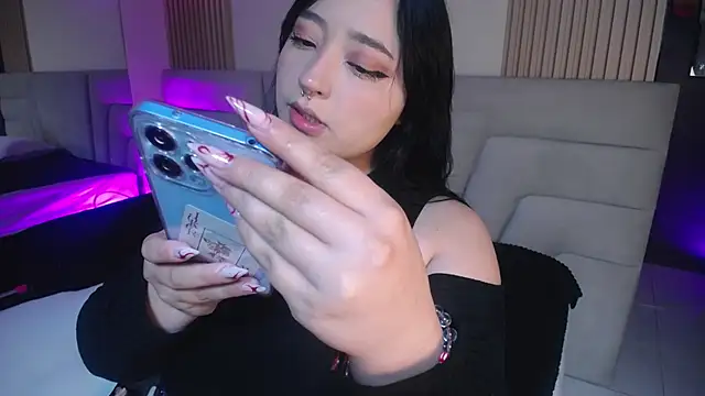 Snapshot of Miss_Loise chatting on October 20, 2025, 3:51 am Miss Loise online show from October 20, 2025, 3:51 am