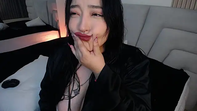 Snapshot of Miss_Loise chatting on October 24, 2025, 3:47 am Miss Loise online show from October 24, 2025, 3:47 am