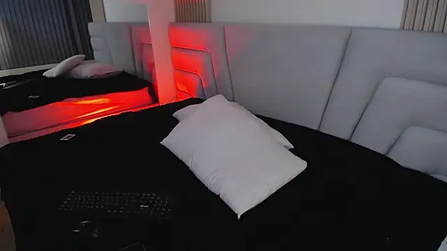 Snapshot of Miss_Loise chatting on October 25, 2025, 3:47 am Miss Loise online show from October 25, 2025, 3:47 am