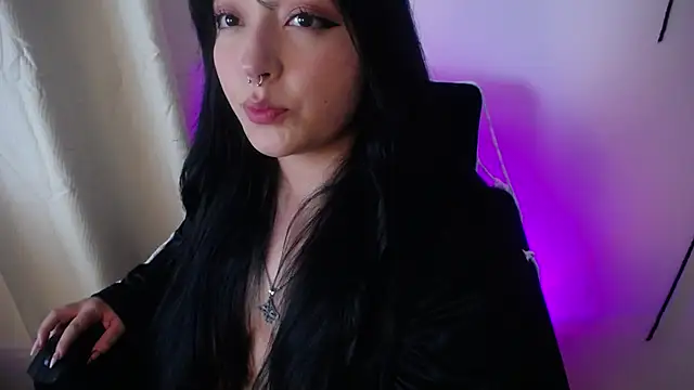 Snapshot of Miss_Loise chatting on October 28, 2025, 4:05 am Miss Loise online show from October 28, 2025, 4:05 am