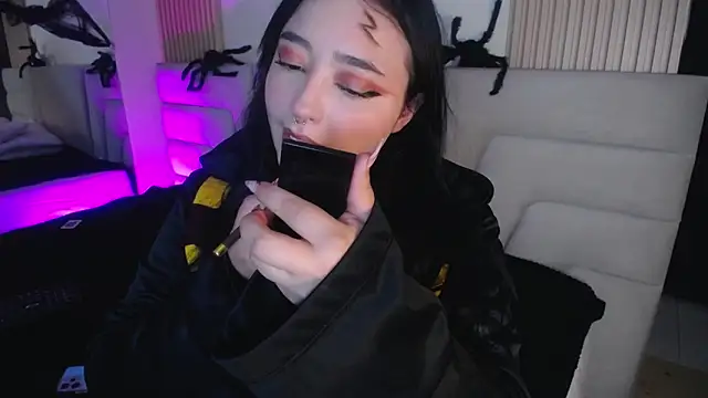 Snapshot of Miss_Loise chatting on October 31, 2025, 3:51 am Miss Loise online show from October 31, 2025, 3:51 am