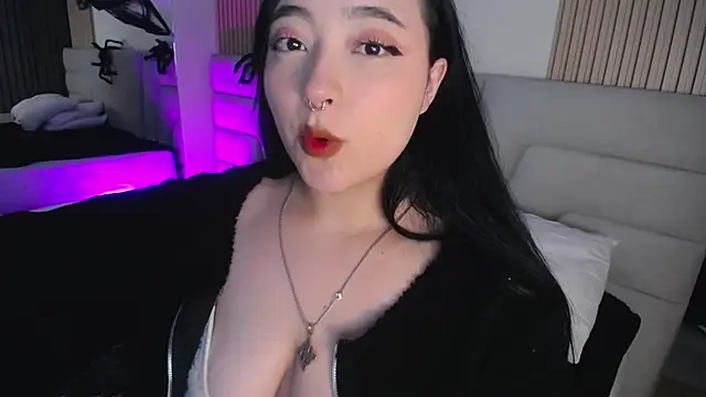 Snapshot of Miss_Loise chatting on November 3, 2025, 4:14 am Miss Loise online show from November 3, 2025, 4:14 am