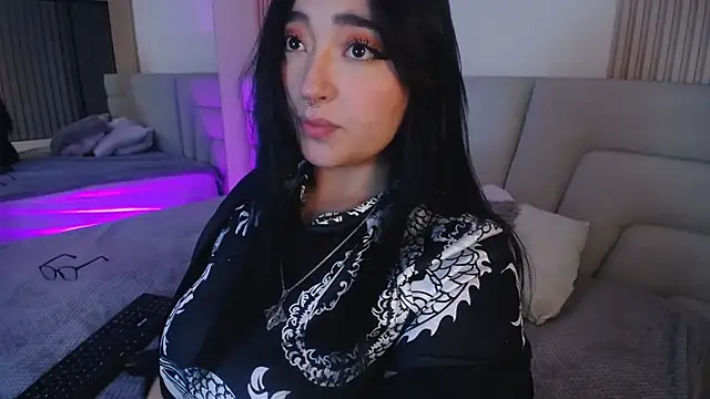 Snapshot of Miss_Loise chatting on November 14, 2025, 2:54 am Miss Loise online show from November 14, 2025, 2:54 am