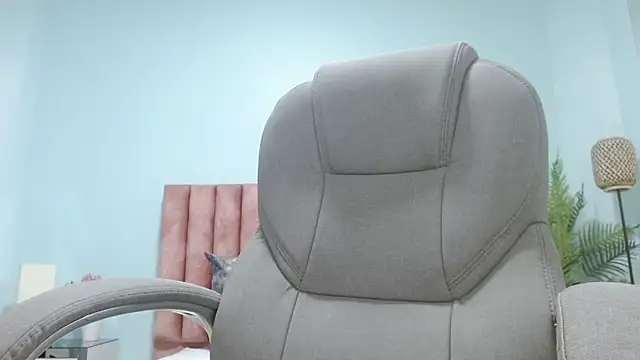 sophia hadid online show from November 15, 2025, 7:21 pm