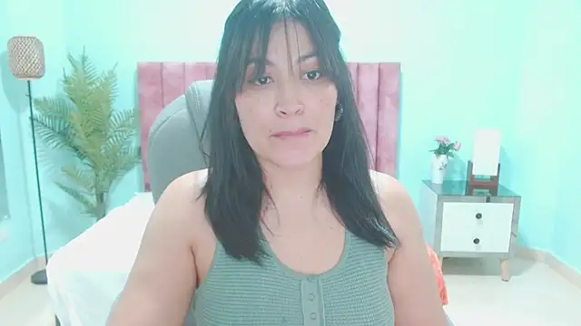 sophia hadid online show from November 25, 2025, 8:09 pm