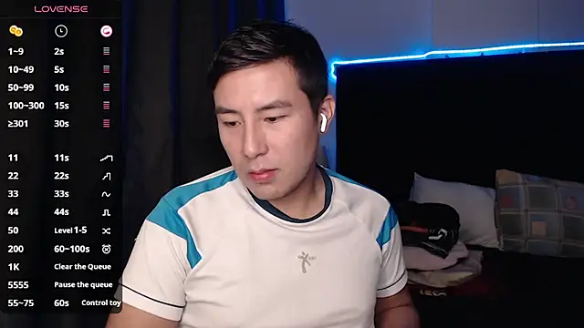 andrewmhilton  online show from September 16, 2025, 5:19 am