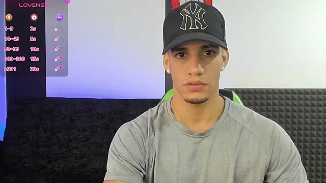 jhonnysnow17 online show from February 13, 2025, 9:06 pm