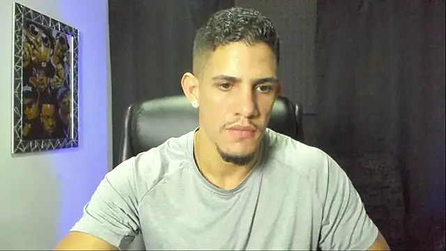 jhonnysnow17 online show from October 19, 2025, 11:05 pm