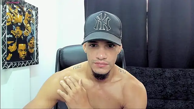 jhonnysnow17 online show from May 8, 2026, 3:28 pm