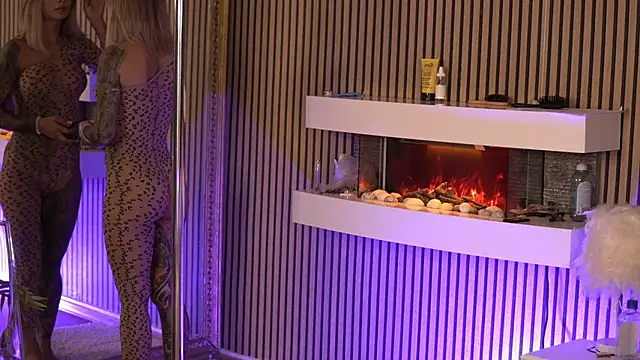 TiffanyMaze online show from September 9, 2025, 6:02 am