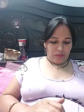 Poojabhabi101 online show from April 15, 2026, 5:42 pm