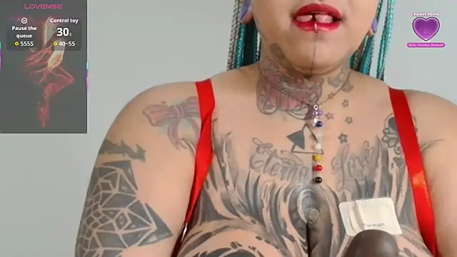 girl squiting online show from November 22, 2025, 3:05 am