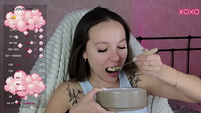 lil luna x online show from February 19, 2025, 12:55 pm