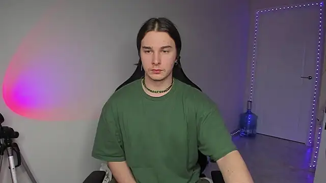 Vincent Strong online show from December 18, 2024, 1:45 pm