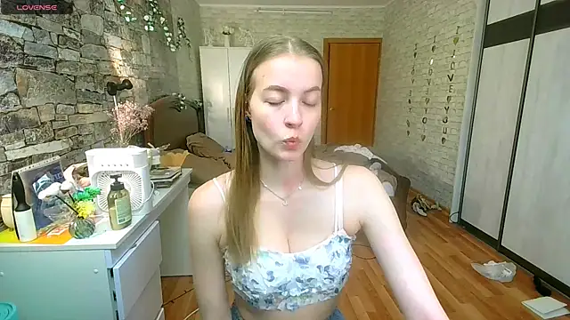   Aphrodita  wow   online show from May 11, 2026, 2:45 pm
