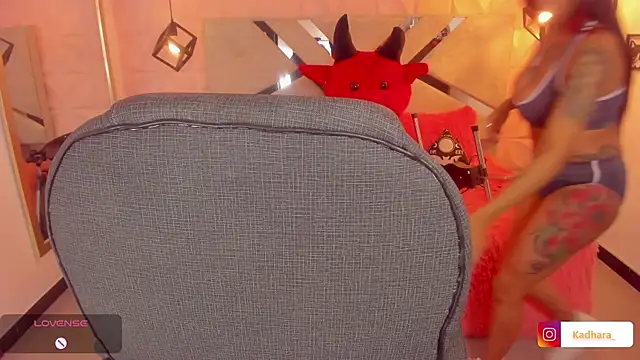 Snapshot of Kadarah chatting on September 10, 2025, 3:01 pm Kadarah online show from September 10, 2025, 3:01 pm