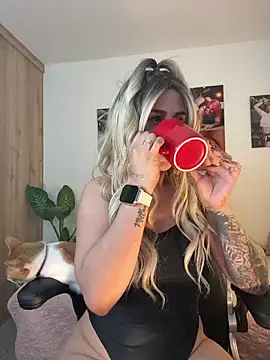 Snapshot of zafiro_mo0n chatting on January 12, 2025, 4:00 am zafiro mo0n online show from January 12, 2025, 4:00 am