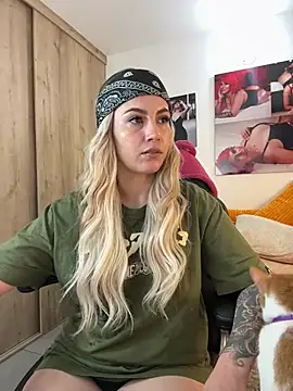 Snapshot of zafiro_mo0n chatting on January 30, 2025, 2:36 pm zafiro mo0n online show from January 30, 2025, 2:36 pm